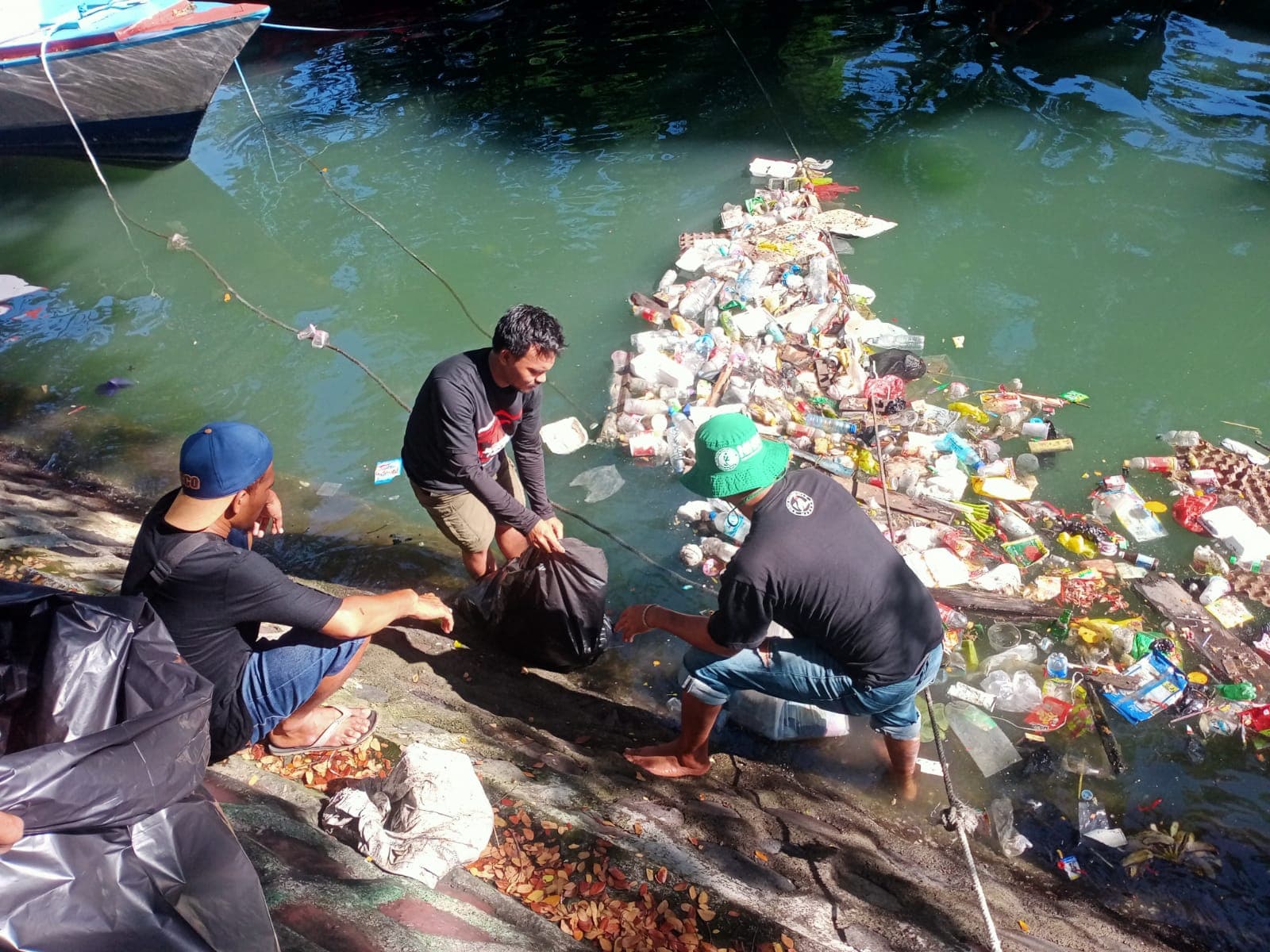 tak-biru-lagi-lautku-cara-fanatisme-iwan-fals-di-ternate-rayakan-hut