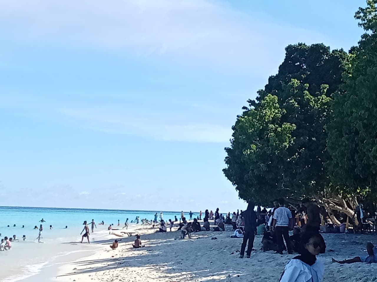 komentar-pengunjung-asal-bali-di-tanjung-waka-sanana-kecewa-tak-bisa-buat-konten-karena-internet